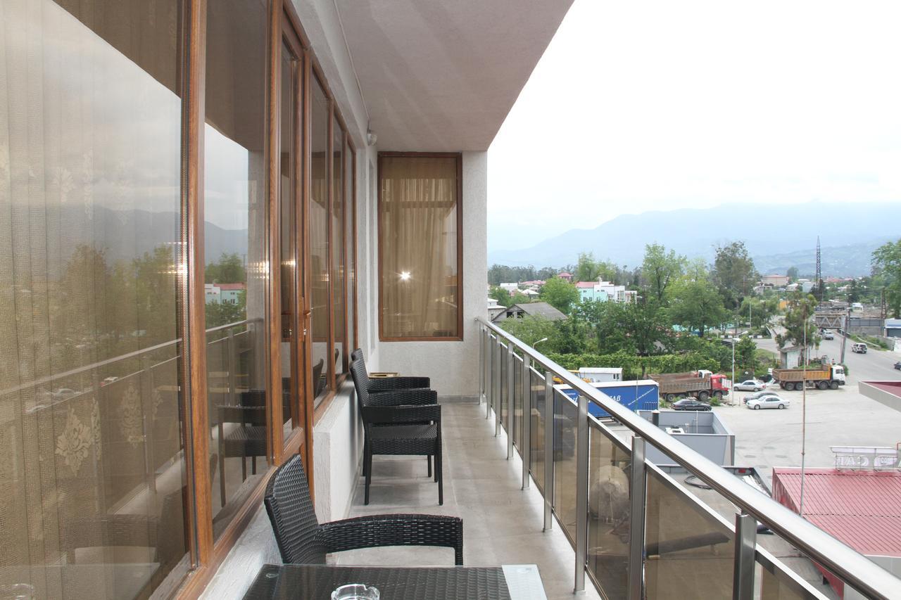 Hotel 725 Batoemi Buitenkant foto