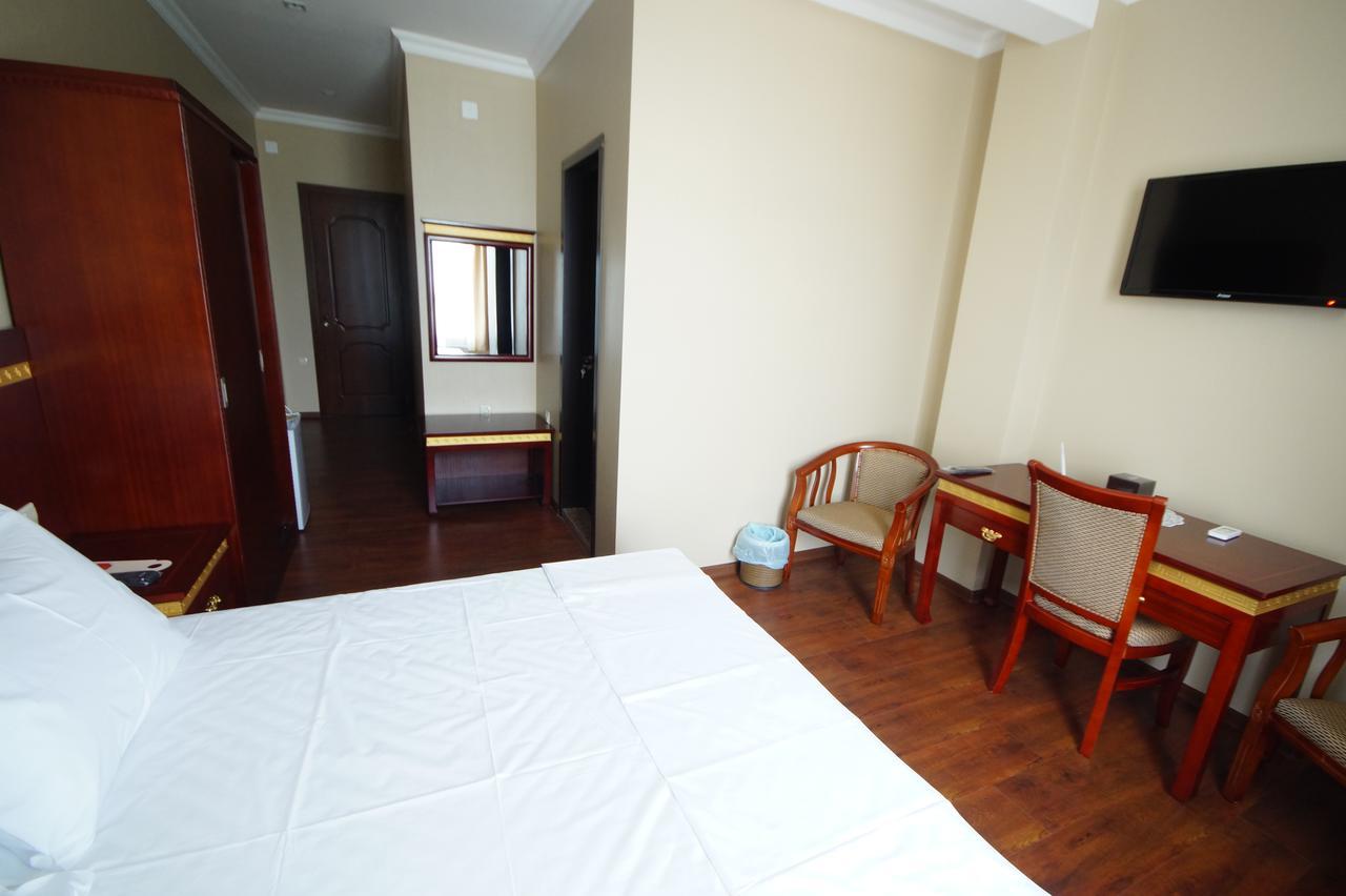 Hotel 725 Batoemi Buitenkant foto